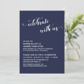 Feiern Sie mit uns Hearts Script Navy Empfang Einladung (Stehend Vorderseite)