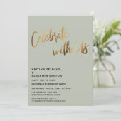 Feiern Sie mit unserer Gold Hochzeitsfeier Einladung (Stehend Vorderseite)