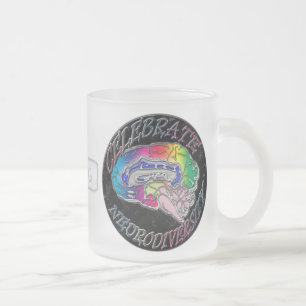 Feiern Sie Neurodiversity mit Monogramm Tasse