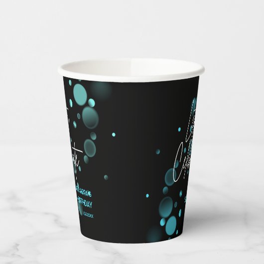 Feiern wir Blue Bokeh Gradient Black Birthday Pappbecher (Links)