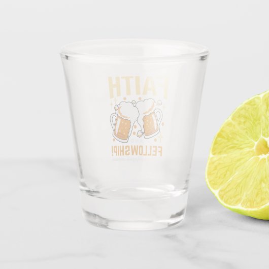 Feiern zum Glauben und zur Freundschaft - Oktoberf Schnapsglas (Rückseite)