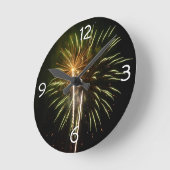 Feiern zum grünen und goldenen Feuerwerk Runde Wanduhr (Winkel)