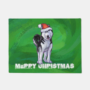 Feiernder Husky in Weihnachtsmannmütze auf Green Fußmatte