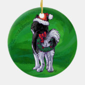 Feiernder Husky in Weihnachtsmannmütze auf Green Keramikornament (Hinten)