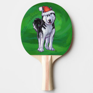Feiernder Husky in Weihnachtsmannmütze auf Green Tischtennis Schläger