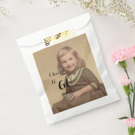 Feiert bis 60 Jahre! Birthday Foto Black Script Geschenktütchen