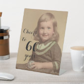 Feiert bis 60 Jahre! Birthday Foto Black Script Sockelschild (In SItu)