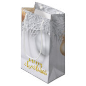 Feiertag, Weihnachtsbälle, Kiefernbäume Kleine Geschenktüte (Vorderseite Schrägansicht)