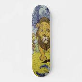 Feige Löwe Wizard von Oz Buchseite Skateboard (Vorne)