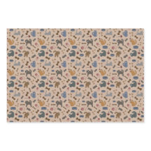 Fein spielende Katzen im braunen Hintergrund