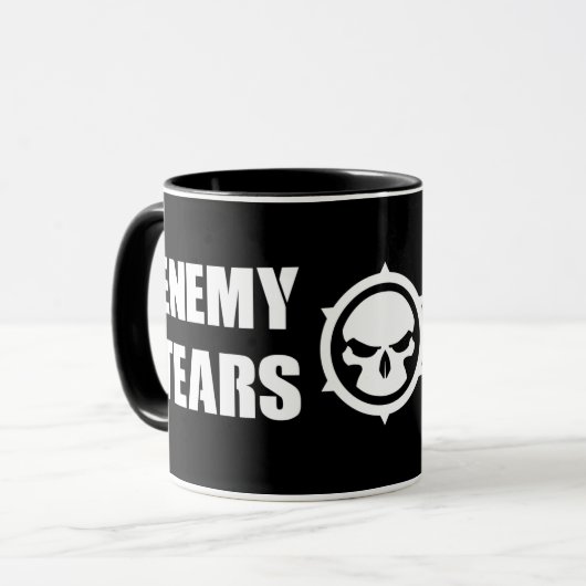 Feind zerreißt Tasse (Vorderseite Links)