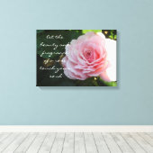 Feine Rosa Rose mit Sprichwort Leinwanddruck (Insitu (Holzboden))
