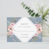 Feine Rose | Dusty Blue Wedding RSVP Karte (Stehend Vorderseite)