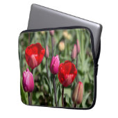 Feine rote und lila Tulpen Laptopschutzhülle (Vorderseite Links)