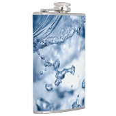 Feine Tropfen hellblauen Wassers Flachmann (Rechts)