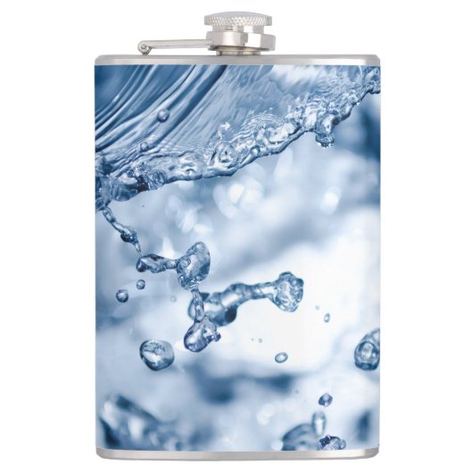 Feine Tropfen hellblauen Wassers Flachmann (Vorderseite)