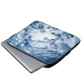 Feine Tropfen hellblauen Wassers Laptopschutzhülle (Vorne Knopf)