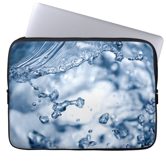 Feine Tropfen hellblauen Wassers Laptopschutzhülle (Vorderseite)