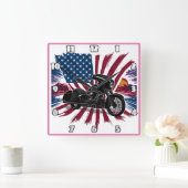 Feines Fahrrad mit lebendiger Fahne Quadratische Wanduhr (Zuhause)