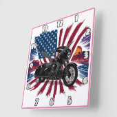 Feines Fahrrad mit lebendiger Fahne Quadratische Wanduhr (Winkel)