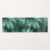 Feines grünes Dschungelmuster mit tropischen Palme Yogamatte (Rückseite (Horizontal))