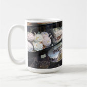 Feines und köstliches Gebäck, klassische Tasse (Links)