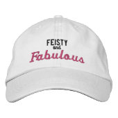 Feisty und Fabulous Bestickte Baseballkappe (Vorderseite)