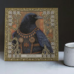 Feld "Crow Spirit Animal Personalisiert Name" Fliese<br><div class="desc">Der verzauberte Geist-Tier-Vogel taucht Personalisiert in ein mystisches Reich ein mit unserer Personalisierten Keramik-Tile aus dem verzauberten Geist. Eine prächtige Krähe, die mit Stammestühlen geschmückt ist, steht als Mittelpunkt und verkörpert symmetrische Harmonie und die lebendige Energie der Ästhetik von Happycore und Carpet Punk. Die edle Statur der Krähe, die durch...</div>
