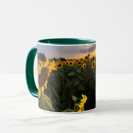 Feld der blühenden Sonnenblumen Tasse (Vorderseite Links)
