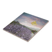 Feld der Lavendel-Blumen, blauer Himmel, rosa Fliese (Seite)