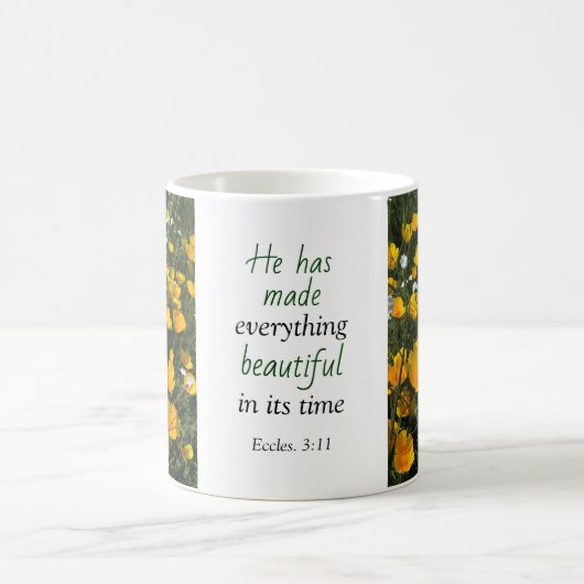 Feld der Mohnblumen-Bibel-Vers-Tasse Kaffeetasse (Mittel)