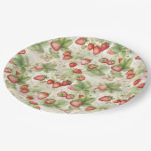 Feld der reifen, roten Erdbeeren Pappteller (Schrägansicht)