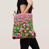 Feld der rosa Tulipen Tasche (Von Nahem)