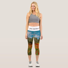 Feld mit Blume und Bäumen Capri Leggings