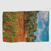 Feld mit Blume und Bäumen Golfhandtuch (Horizontal)