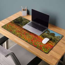 Feld mit Blume und Bäumen Schreibtischunterlage