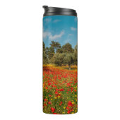 Feld mit Blume und Bäumen Thermosbecher (Nach rechts gedreht)
