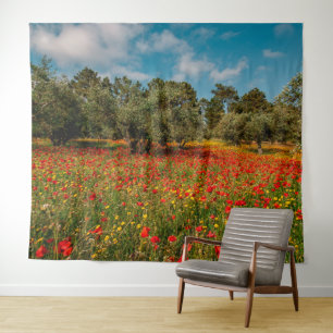 Feld mit Blume und Bäumen Wandteppich