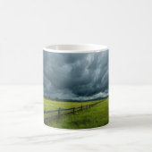 Feld mit Holzzaun Kaffeetasse (Mittel)