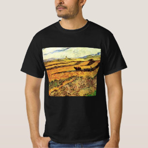 Feld mit Pflüger und Mühle von Vincent van Gogh T-Shirt