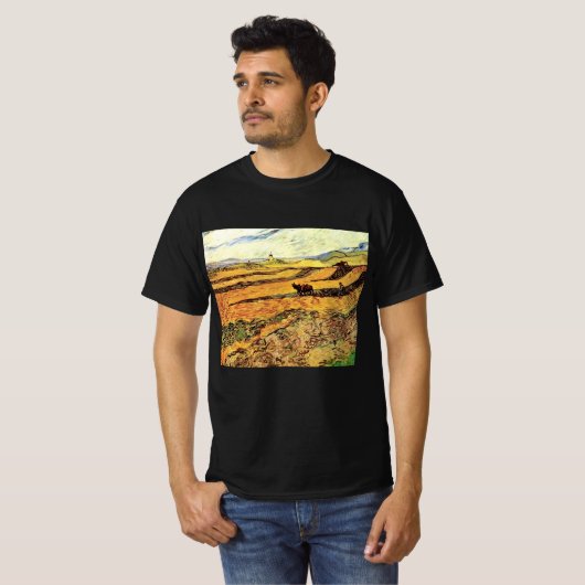 Feld mit Plowman und Mill von Vincent van Gogh T-Shirt (Vorne ganz)