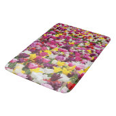 Feld mit Tulpen Badematte (Schrägansicht)
