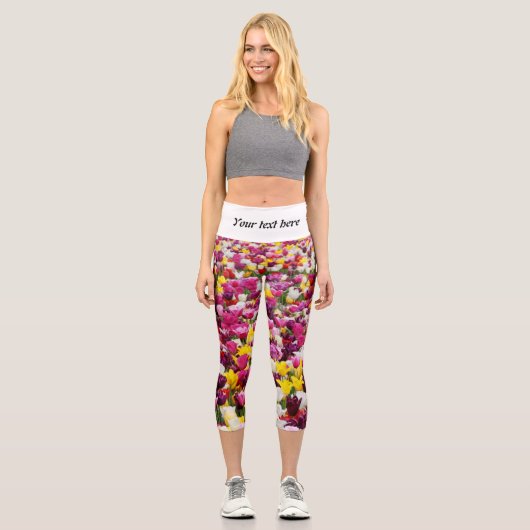 Feld mit Tulpen Capri Leggings (Vorderseite)