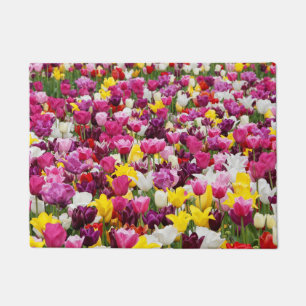 Feld mit Tulpen Fußmatte
