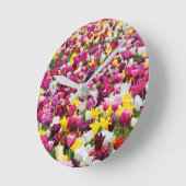 Feld mit Tulpen Runde Wanduhr (Winkel)