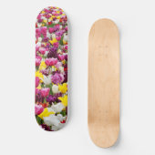 Feld mit Tulpen Skateboard (Vorderseite)