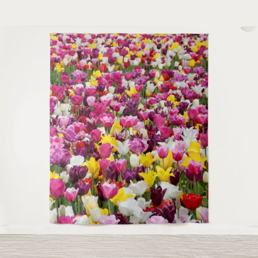 Feld mit Tulpen Wandteppich (Vorderseite)