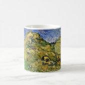 Feld mit Weißstapeln von Vincent van Gogh Kaffeetasse (Mittel)