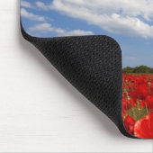 Feld voll der roten Blumen Mousepad (Ecke)
