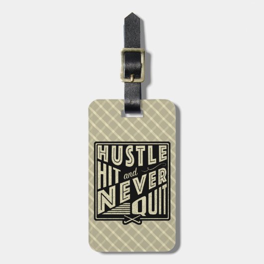 Feldhockey Hustlie Hit & Never Quit Baggage Tag Gepäckanhänger (Vorderseite vertikal)